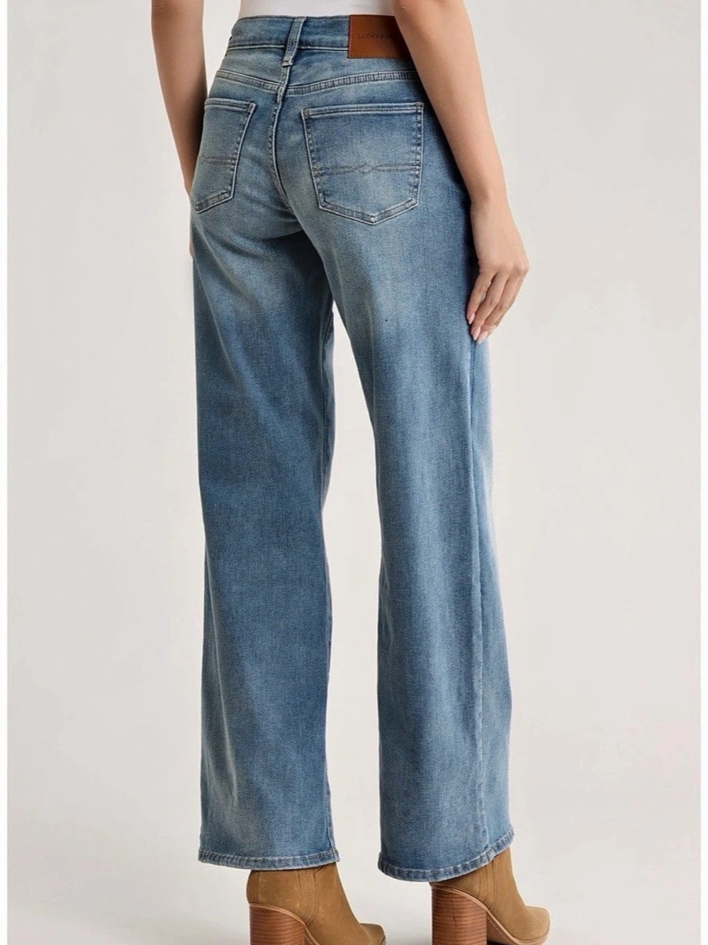 Lucky Brand Sweet Mid Rise Wide Leg Jeans Blue Waist 26 NWT - Picture 2 of 3